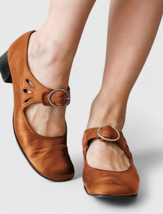 Celina – ażurowe buty Mary Jane, koniakowe