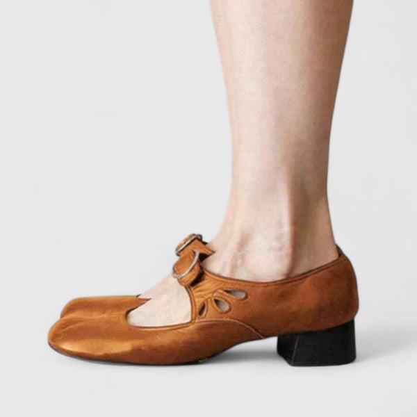 Celina – koniakowe buty z boku