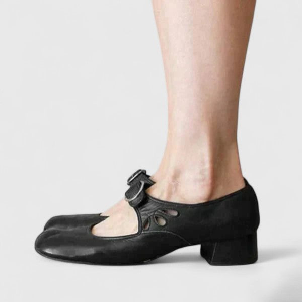 Celina – czarne buty z boku